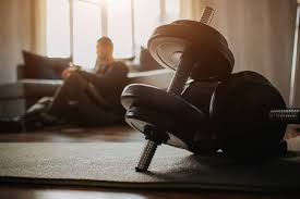 安东尼·戴维斯强烈否认左手手术传闻，独行侠未来存疑